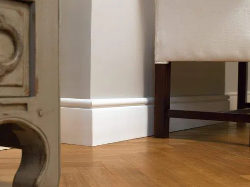 FL4 2M WALLSTYL SKIRTING BOARD is installed along the corner of the room, adding a sleek, modern touch to the space with its clean lines | DecorMania UK 